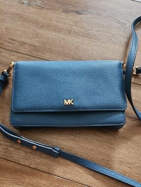 Michael Kors Mott Leather Phone Blue Pebbled Leather Crossbody Wallet Bag